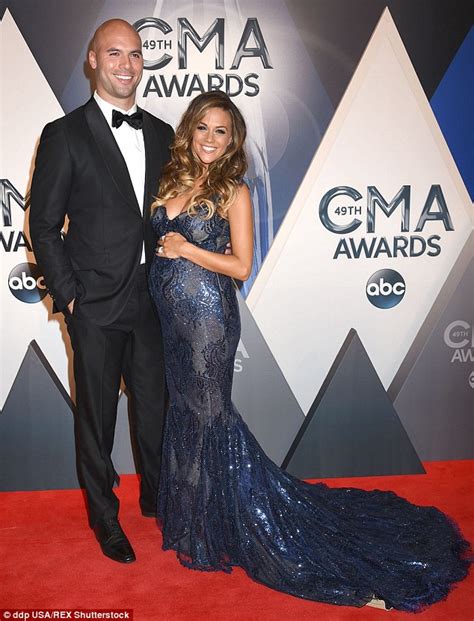Pregnant Jana Kramer Leads Mom To Be Glamour At The Cma Awards Daily Mail Online