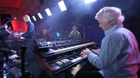 Their sound (already unique because driven by saxophone and keyboards, not guitars) cannot be easily related to the archetypes of folk, blues, rock or jazz, despite the fact that it contains elements of all. Van Der Graaf Generator - Bunsho - YouTube