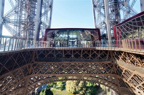 La torre eiffel no es solo un símbolo de parís sino un símbolo de toda francia. Towering Expectations: An In-Depth Look at the Eiffel ...