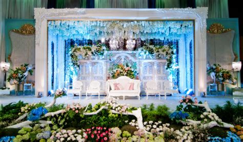 Background biru dan merah umumnya digunakan untuk membuat pas foto. 10+ Ide Tema Pernikahan Biru Dongker - Fatiha Decor