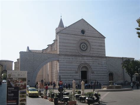 Tante buone ragioni per fare una donazione. Assisi - Santa Chiara (3) | Umbria | Pictures | Italy in Global-Geography