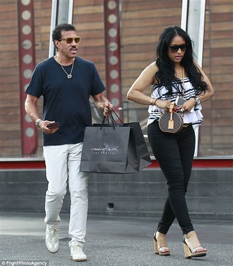 Lionel Richie goes shopping with much girlfriend Lisa Parigi | Daily
