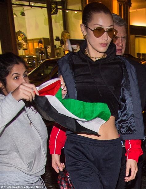 Bella Hadid Accosted By Woman With Palestine Flag In Ny Daily Mail Online