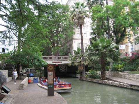 Lcd televisions come with cable channels. San Antonio River Walk - Picture of Drury Inn & Suites San ...