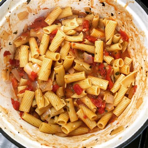One Pot Pasta With Tomato Basil Sauce Pennys Food Blog