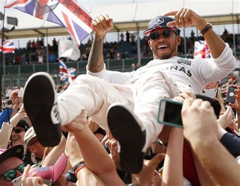 Hamilton Urges Fans Not To Boo Rosberg Were Better Than That