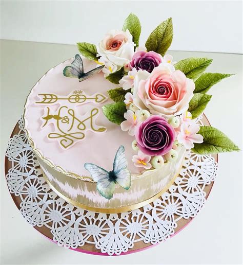 Moona, chef pâtissière à l'atelier pastry, spécialisée en cake design. 13 Awesome Engagement Cake Designs We Spotted By Indian ...