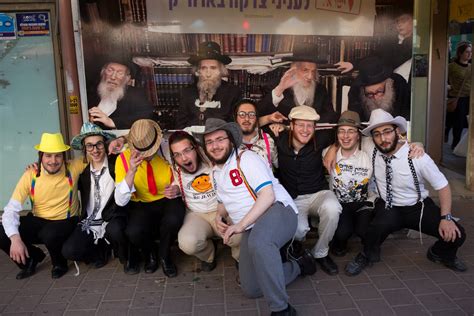 Purim Festival 2015 Pictures Show All The Colour Of Jewish Holiday