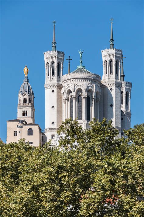 Notre Dame De Fourvière Depuis La Saône à Lyon Eglise Basilique De