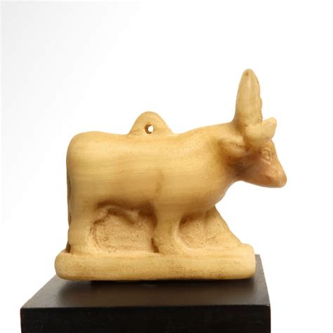 Oud Egyptisch Albast Amulet Figuur Van Een Apis Stier Catawiki
