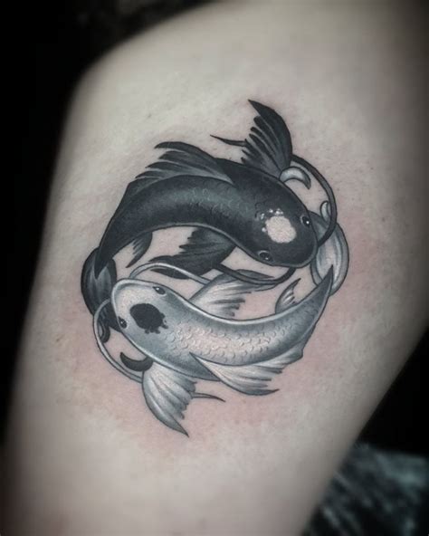 Tatuajes De Peces Koi Construyendo El S Mbolo Yin Yang