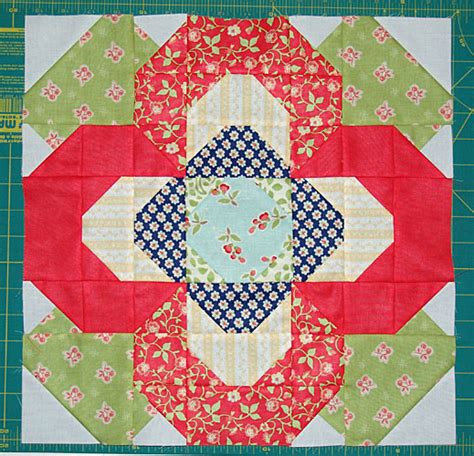 One Of These Flower Blocks Makes A Lovely Small Quilt Quilting Digest