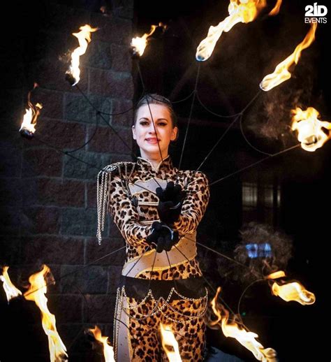 Stilt Walkers Fire Show In Dubai 2id Events