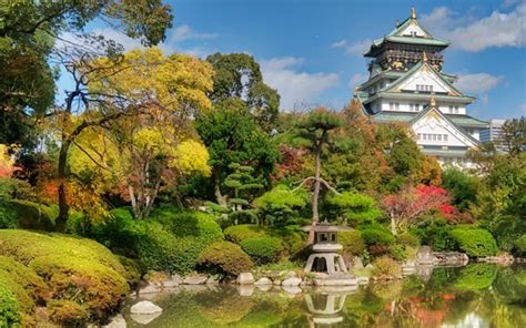 The sprawling park surrounding osaka castle actually sees far more visitors than the actual castle itself. Visiting Osaka Castle and Nishinomaru Garden - Japan Rail Pass