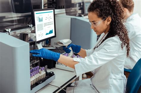 How To Become A Clinical Laboratory Scientist And What To Look For In