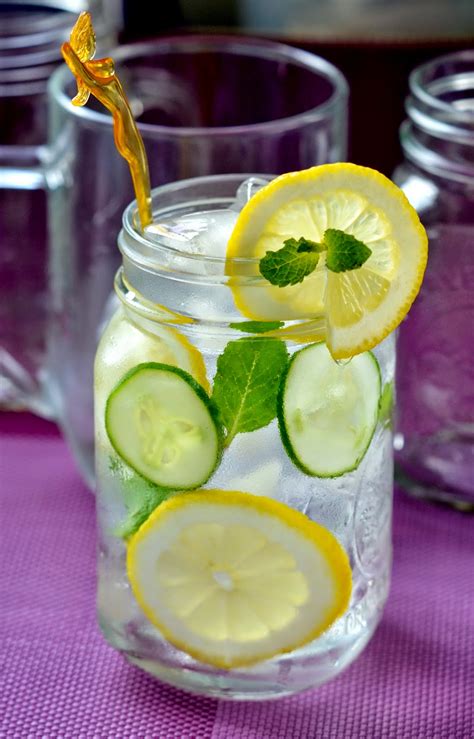 In addition to adding more water to your diet, you'll also be getting some of the vitamin content and antioxidants from the fruits you're using. Gizi dan Kuliner by Budi: Infused Water & 3 Resep Pilihan