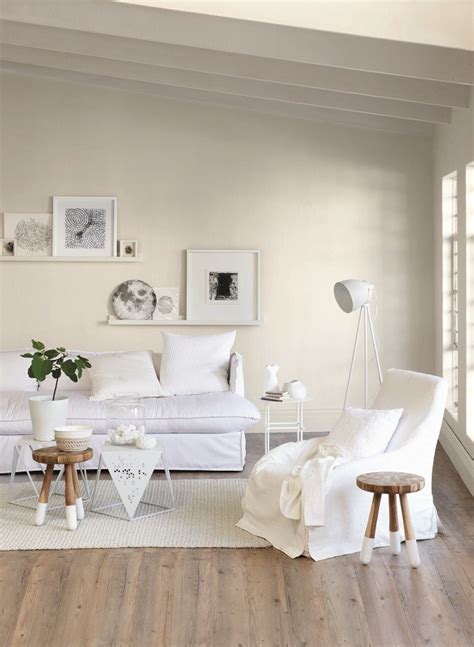 Explore our wide range of colors on different walls. Classic paint colours for your living room | Private Property