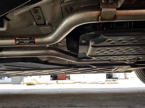 Does C43 AMG have performance exhaust?