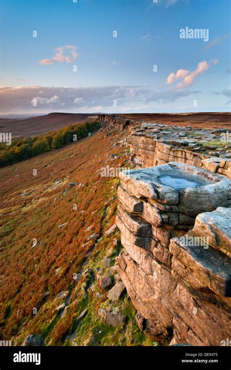 Stanage Edge Looking Towards High Neb Near Hathersage Peak District