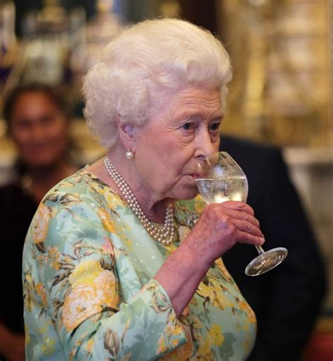 Psa Royal Chef Corrects Reports Says Queen Elizabeth Does Not Drink
