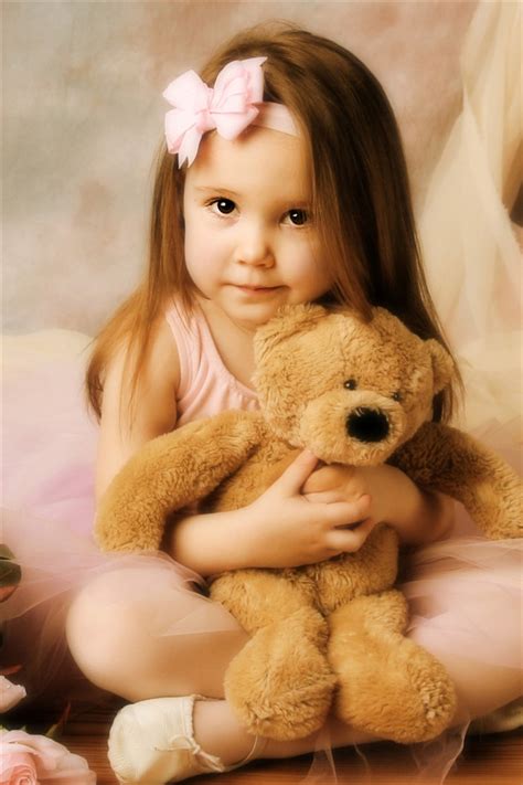 Little Girl With Teddy Bear Iphone X 876543gs Wallpaper Download