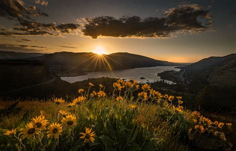 Sunrise Over Columbia River Gorge Shot In The Tom Mccall S Flickr