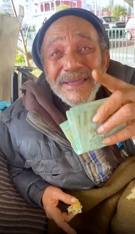 homeless man cries as stranger transforms him with makeover and offers shelter i know all news