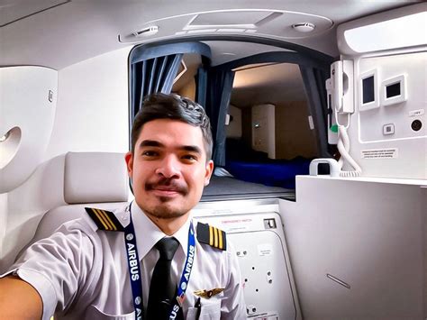 Malaysia Airlines Emirates And Airasia Pilots Share The Food They Miss