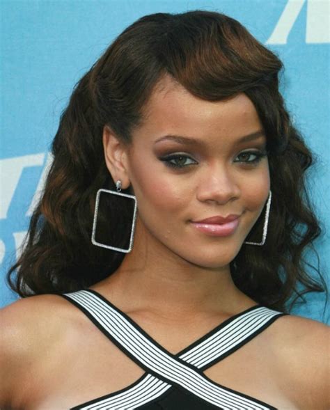 Rihanna Wearing Long Hair With Crimping And A Side Swept Quiff