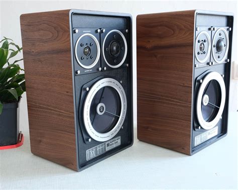 Touch device users, explore by touch or with swipe. Grundig box 650 prof Marcin Zaborski new veener