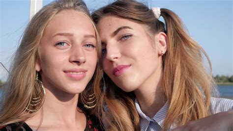 Extremisten Prime Präambel babe teen girls kissing Kapitulation Remission ist mehr als