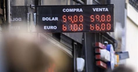 El blue trepó a $ 195 y el liqui se desplomó por fuerte intervención oficial. Dólar hoy: abre estable a $59 en el Banco Nación y el ...