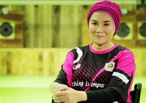 Ras adiba radzi, a newscaster in malaysia, is paralyzed from the waist down. Ras Adiba Radzi bakal dilantik sebagai Senator Isnin depan