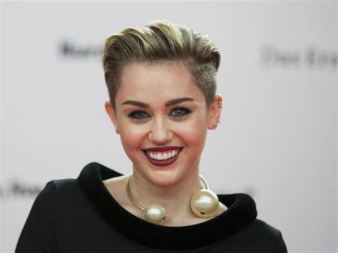 Miley Cyrus Lanza Nuevo Video Nothing Breaks Like A Heart