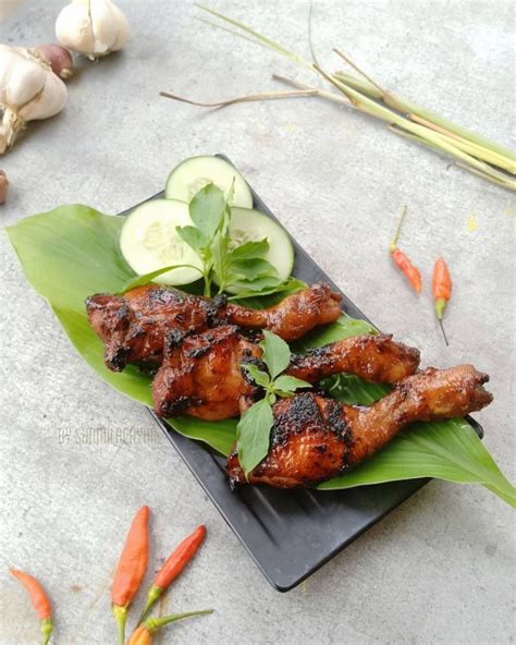Cucuk isi ayam dengan garfu bagi membolehkan perapan meresap ke dalam isi ayam. 14 Resep cara membuat ayam bakar Instagram ...