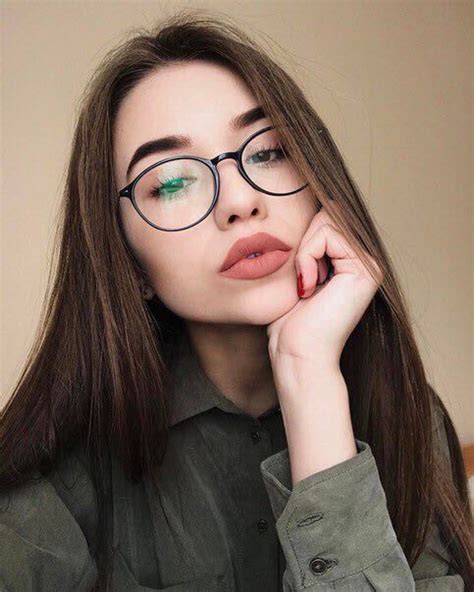 pin by andrea boneu on models fashion eye glasses cute glasses hair styles