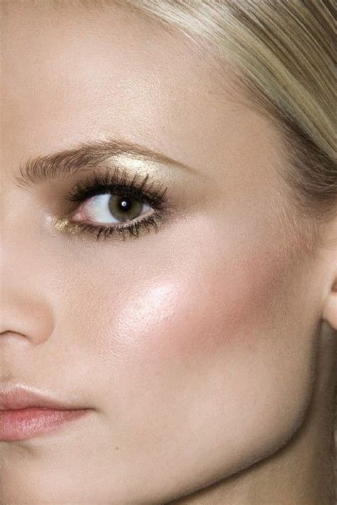 Smokey rose golden eye makeup tutorial | holiday glam look. 13 Charming Golden Eye Makeup Looks for 2017 - Pretty Designs