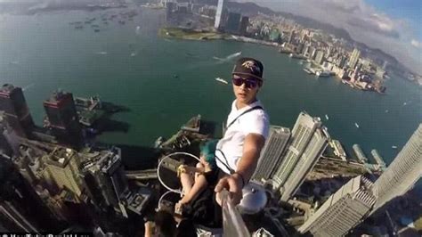 Video Woman Dies After Falling From 27th Floor While Taking Selfie Al Arabiya English