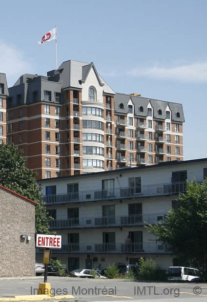 Immediate neighbor of mcgill university, the residence offers security accommodation. Lux Résidences Gouverneur - Rosemont - Montreal