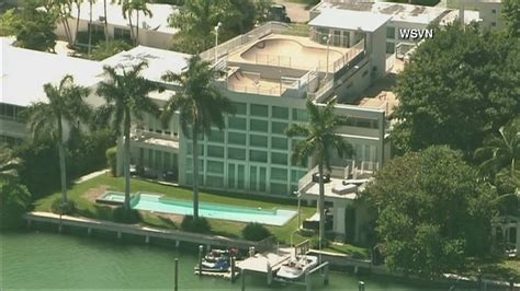 The singer owns a lavish mansion in miami which is a s a city located on the atlantic coast in the entire house boasts a spectacular city view through the glass walls. Shooting report at Lil Wayne's Florida home was 'swatting ...