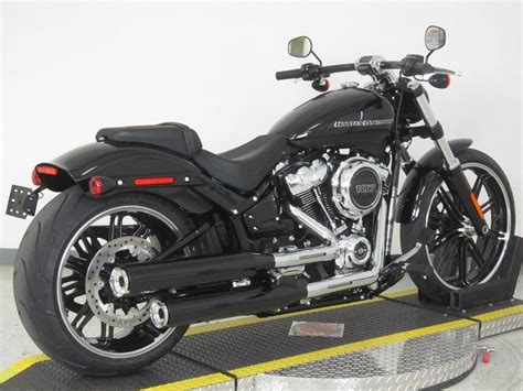 The softail breakout has a fuel tank capacity of 13.2 litres. New 2018 Harley-Davidson Softail Breakout FXBR Softail in ...