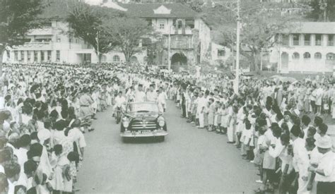 Penyerahan kemerdekaan ini dinilai tidak baik oleh presiden republik indonesia, sukarno. Classic Cars Malaysia: Imbasan Sejarah Negara bersama ...