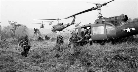 Helicopters In The Vietnam War 1965 Photo By Horst Faas Flickr
