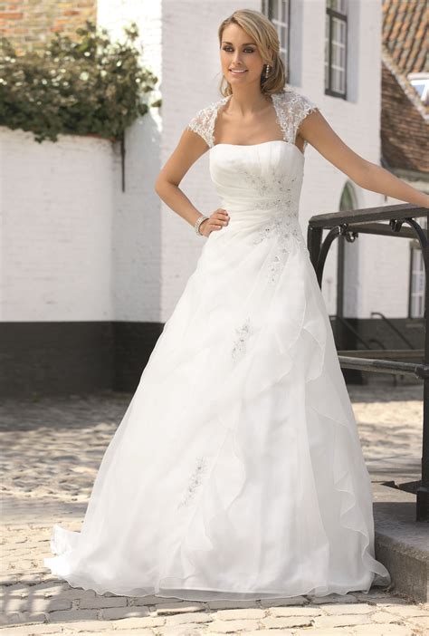 Auch für die beine war gedacht worden, eine strumpfhose aus fleischfarbenen latex lag ebenso bei. Pin auf Heiraten