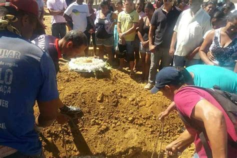 Duas Crianças Queimadas Em Creche De Janaúba São Enterradas Estado De Minas