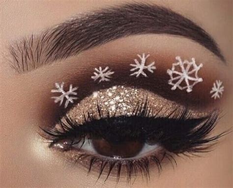 10 Christmas Themed Eye Makeup To Up Your Fashion Game This Holiday Season