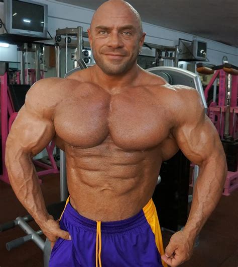 Muscle Lover Turkish Bodybuilder Serdar Aktolga