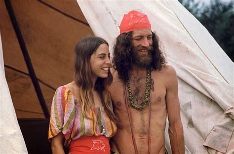 girls of woodstock the best beauty and style moments from 1969 in 2020 woodstock fashion