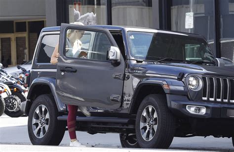 shayna jack with her 75 000 jeep seen in brisbane gotceleb