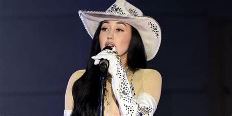 Noah Cyrus Wore A Naked Bodysuit At The Cmt Awards And Its Truly A